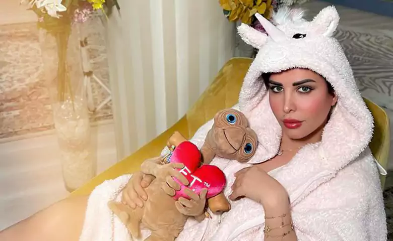 الفنانة الكويتية شمس تشعل الجدل بصور حمام جريءة مع "زوجها" الغير تقليدي -  فكرة